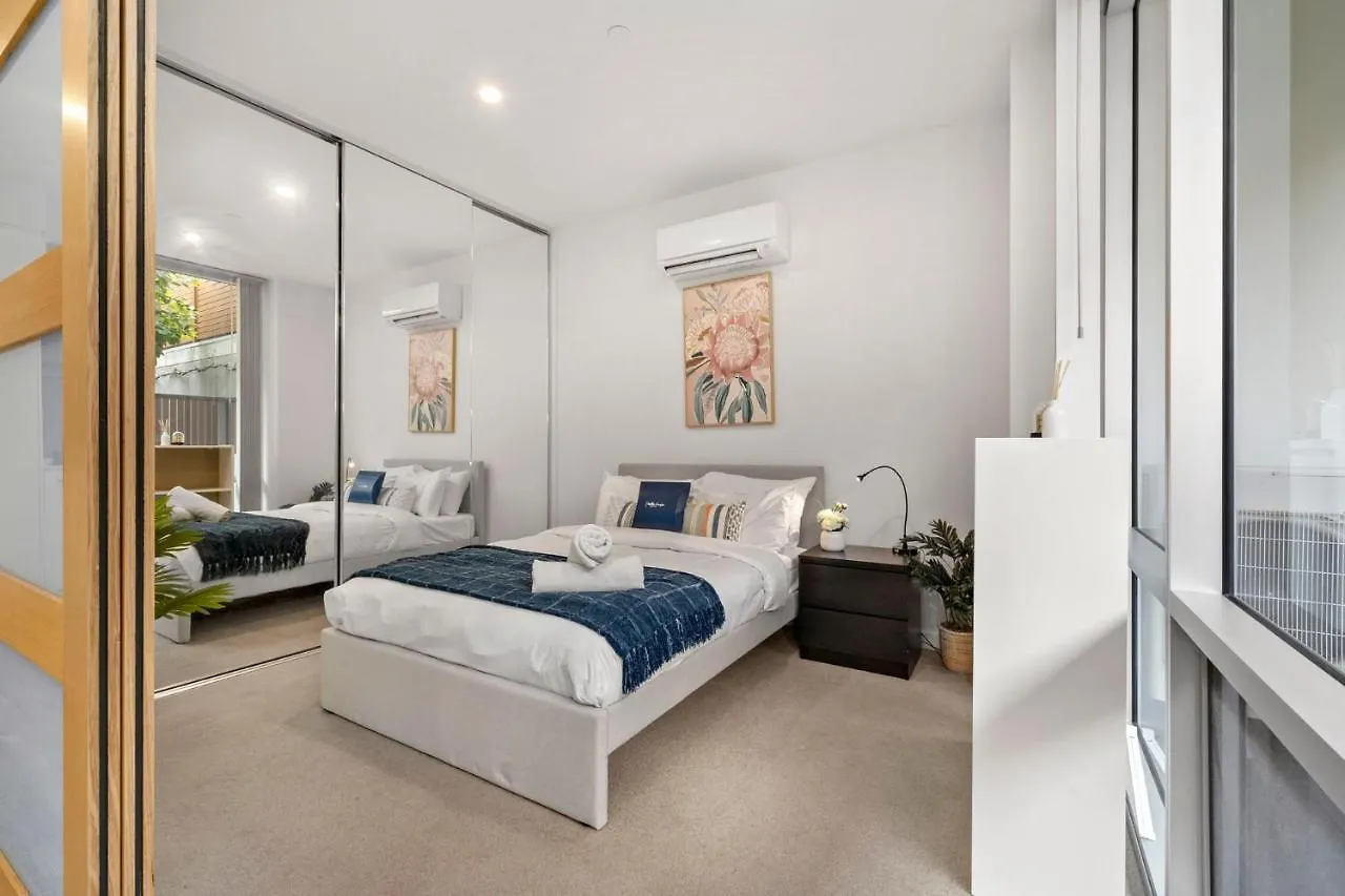 Rose - The Fringe Escape Apartment Adelaide Australia