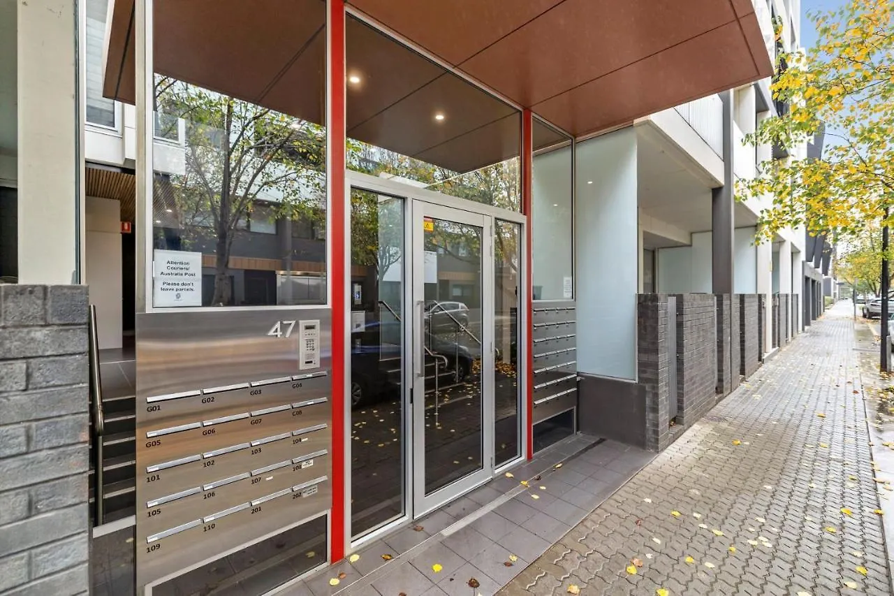 Rose - The Fringe Escape Apartment Adelaide