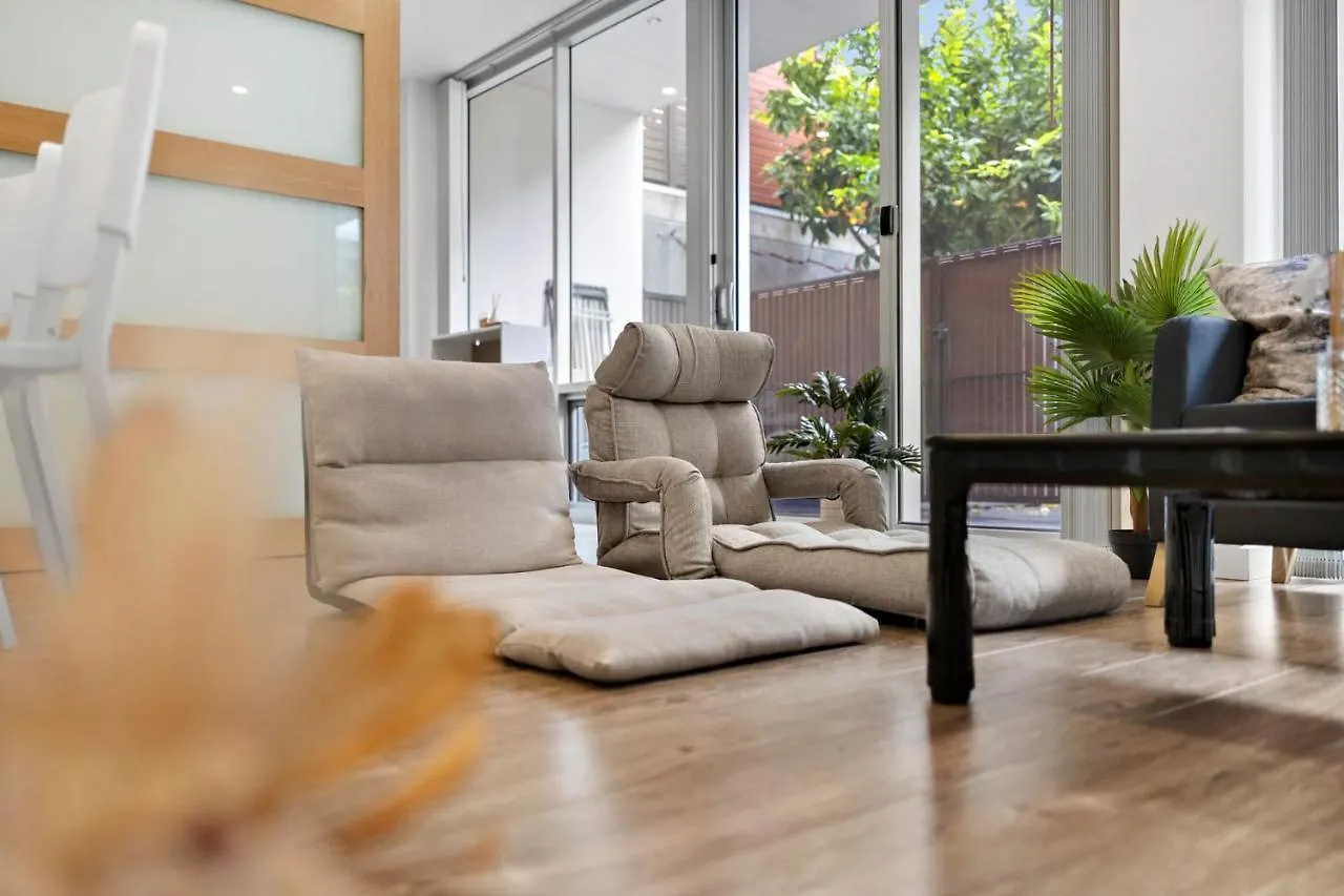 Rose - The Fringe Escape Apartment Adelaide