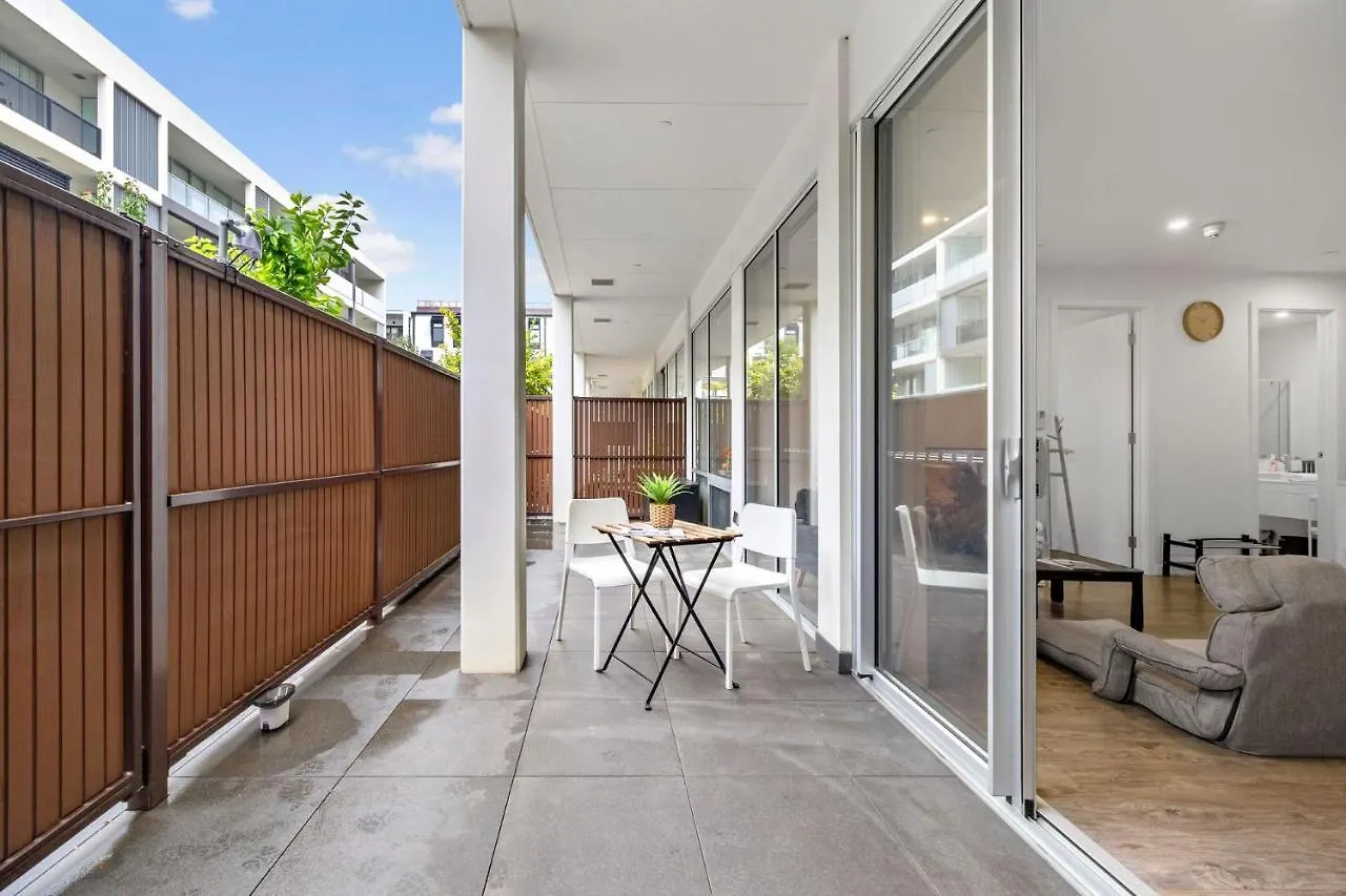 Rose - The Fringe Escape Apartment Adelaide Australia